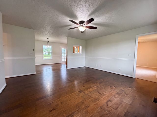 610 W Harper Rd, Portland, TN 37148
