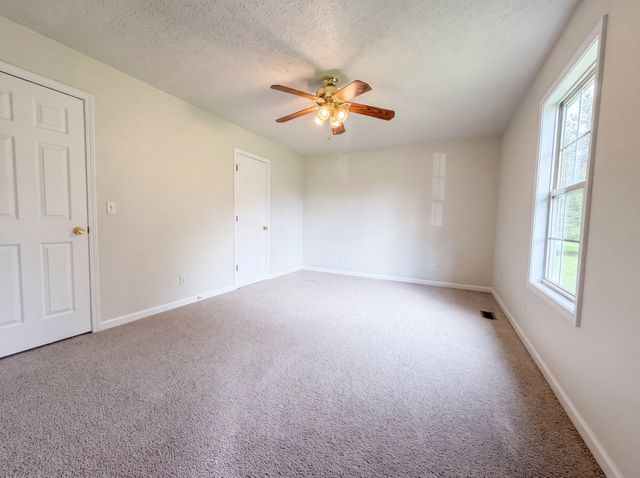 610 W Harper Rd, Portland, TN 37148