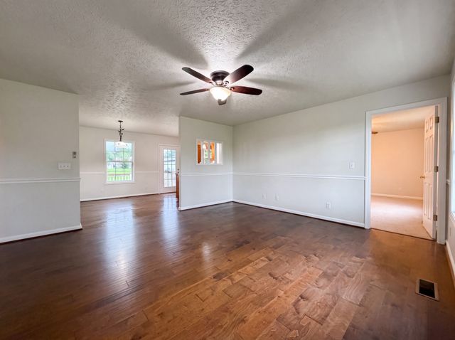 610 W Harper Rd, Portland, TN 37148