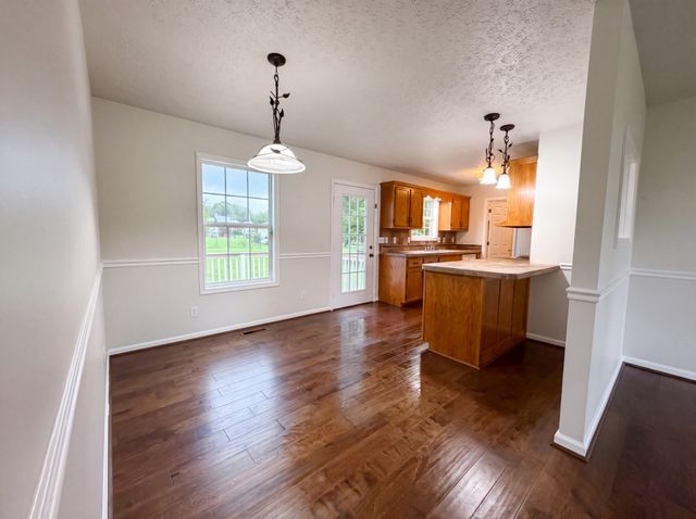 610 W Harper Rd, Portland, TN 37148