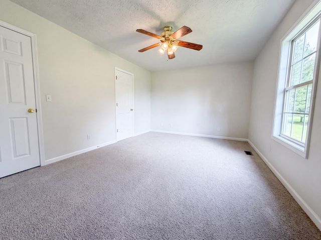 610 W Harper Rd, Portland, TN 37148