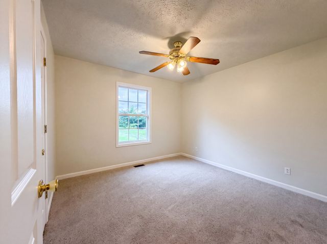 610 W Harper Rd, Portland, TN 37148