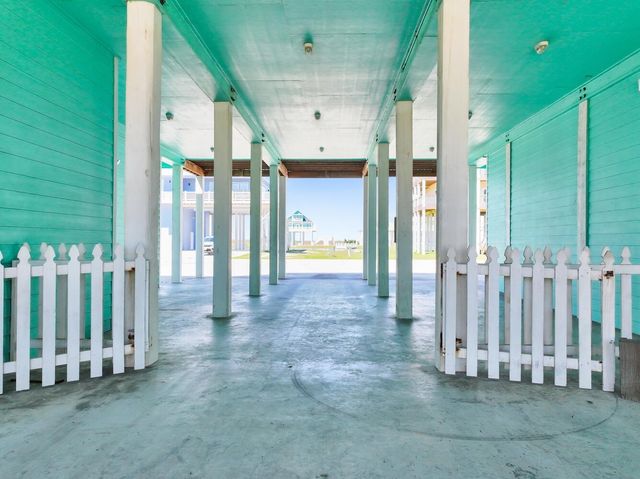 3626 Biscayne Beach Road, Port Bolivar, TX 77650