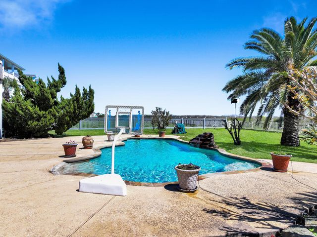 3626 Biscayne Beach Road, Port Bolivar, TX 77650