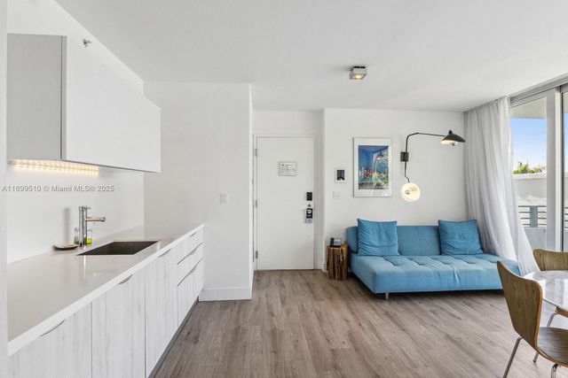 6080 Collins Ave 302, Miami Beach, FL 33140