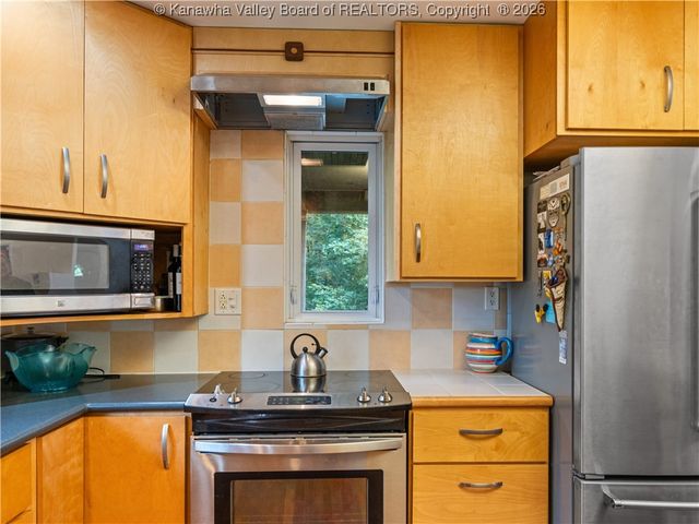 138 Woodbridge Drive, Charleston, WV 25311