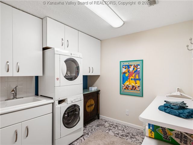 138 Woodbridge Drive, Charleston, WV 25311