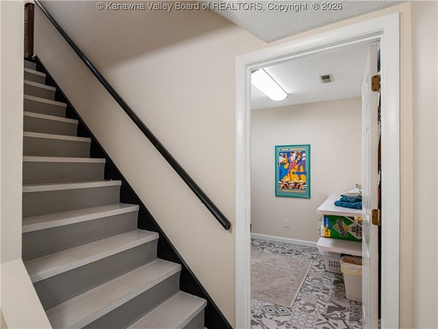 138 Woodbridge Drive, Charleston, WV 25311