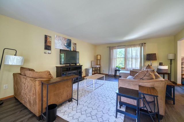 1005 Dresser AVENUE, Waukesha, WI 53188