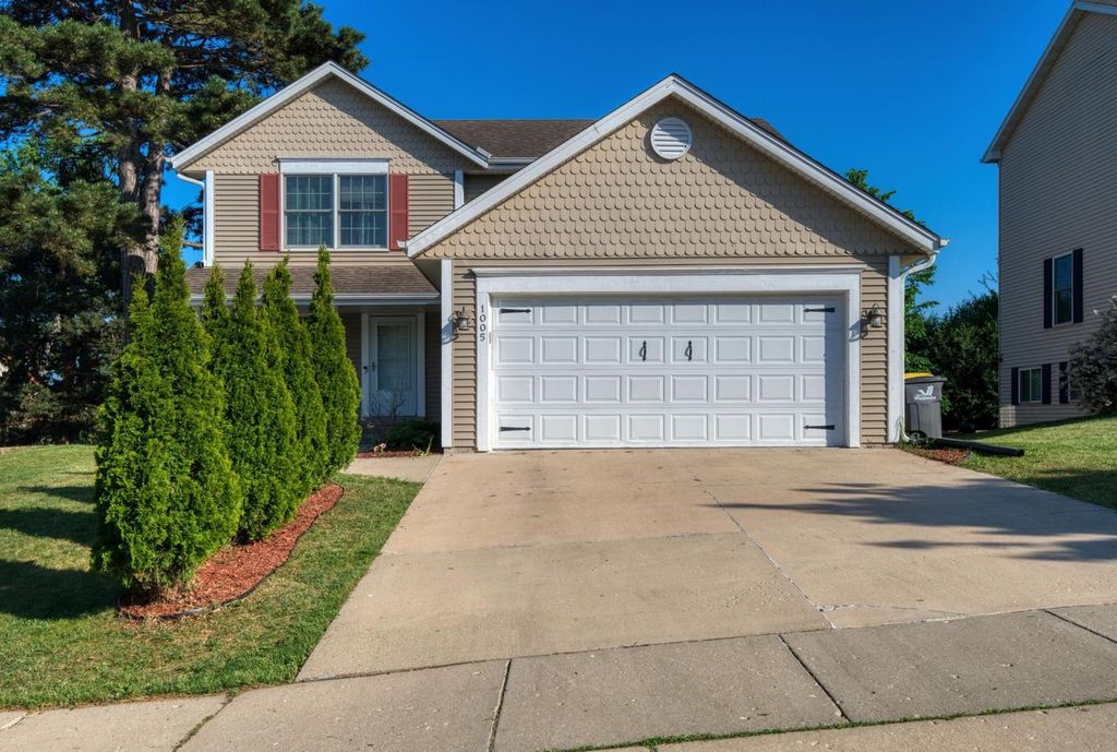 1005 Dresser AVENUE, Waukesha, WI 53188