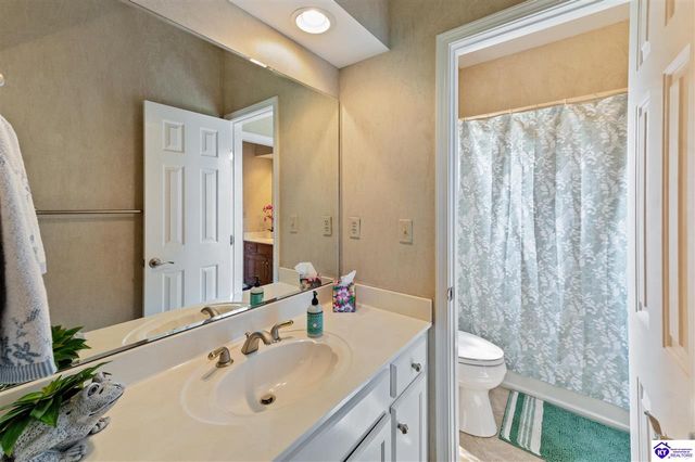 8202 Harrods View Court, Prospect, KY 40059