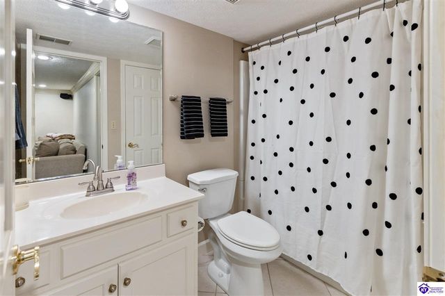 8202 Harrods View Court, Prospect, KY 40059