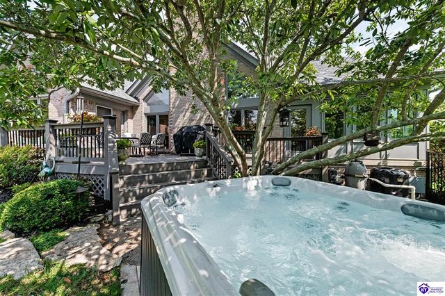 8202 Harrods View Court, Prospect, KY 40059