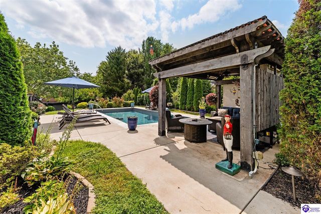 8202 Harrods View Court, Prospect, KY 40059