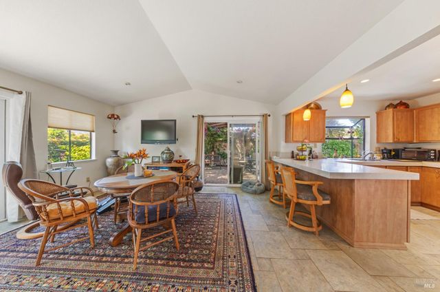 105 Holstrom Cir, Novato, CA 94947