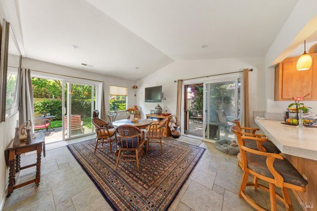 105 Holstrom Cir, Novato, CA 94947