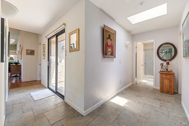 105 Holstrom Cir, Novato, CA 94947