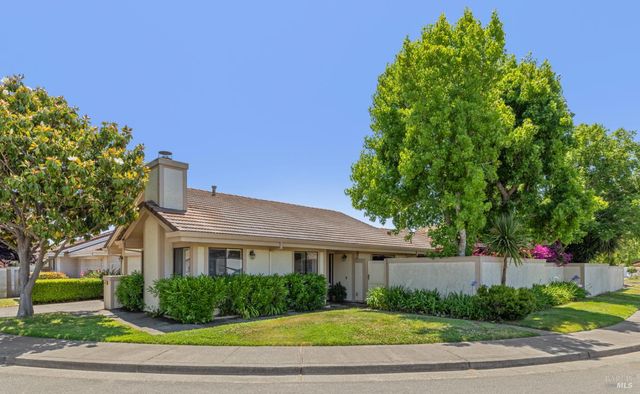 105 Holstrom Cir, Novato, CA 94947