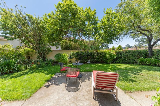 105 Holstrom Cir, Novato, CA 94947