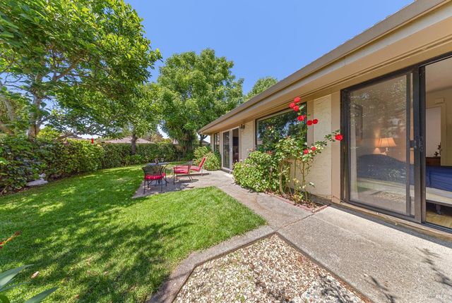 105 Holstrom Cir, Novato, CA 94947