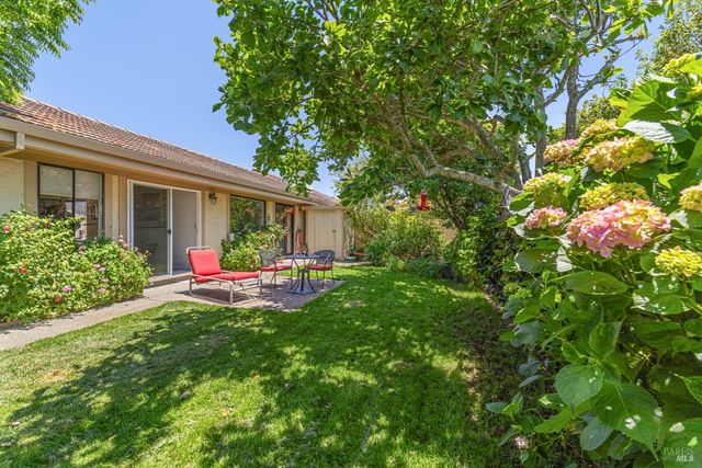 105 Holstrom Cir, Novato, CA 94947