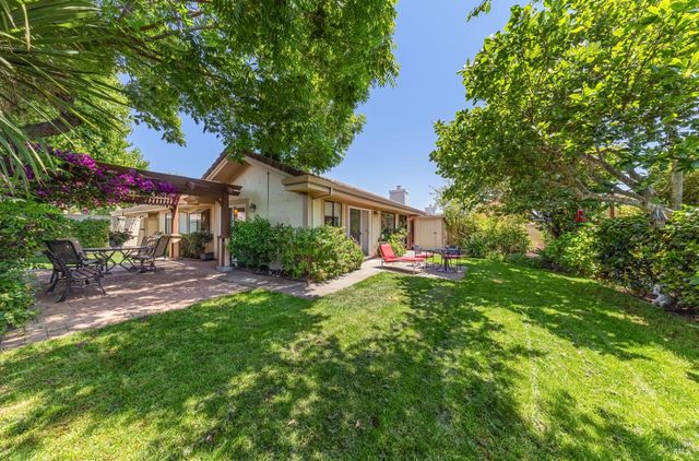 105 Holstrom Cir, Novato, CA 94947