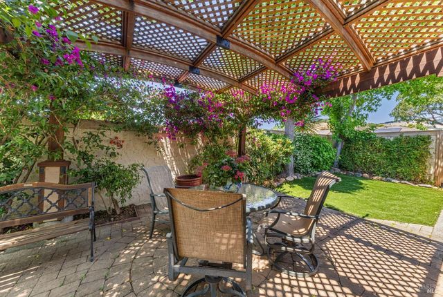 105 Holstrom Cir, Novato, CA 94947