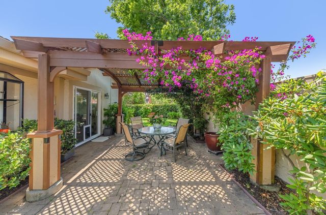 105 Holstrom Cir, Novato, CA 94947