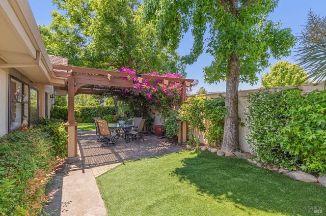 105 Holstrom Cir, Novato, CA 94947