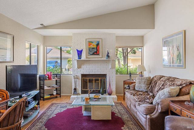 105 Holstrom Cir, Novato, CA 94947