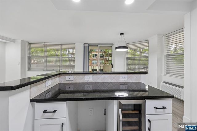 200 Grand Cove Way 2D, Edgewater, NJ 07020