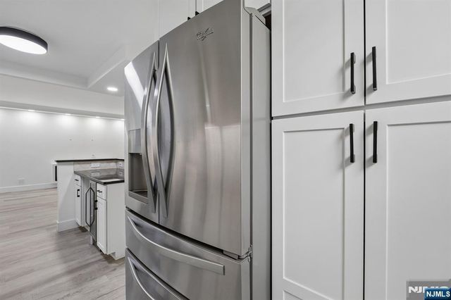 200 Grand Cove Way 2D, Edgewater, NJ 07020