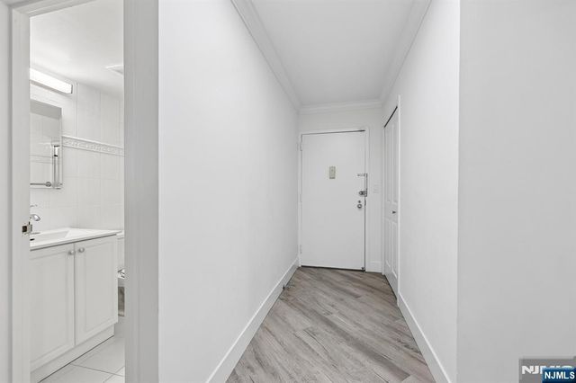 200 Grand Cove Way 2D, Edgewater, NJ 07020