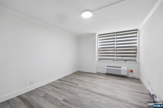 200 Grand Cove Way 2D, Edgewater, NJ 07020
