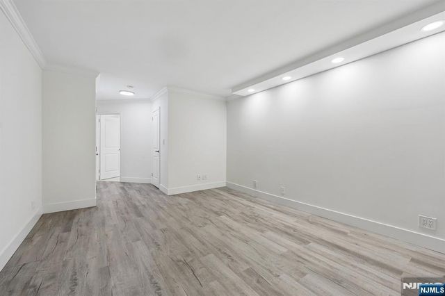 200 Grand Cove Way 2D, Edgewater, NJ 07020
