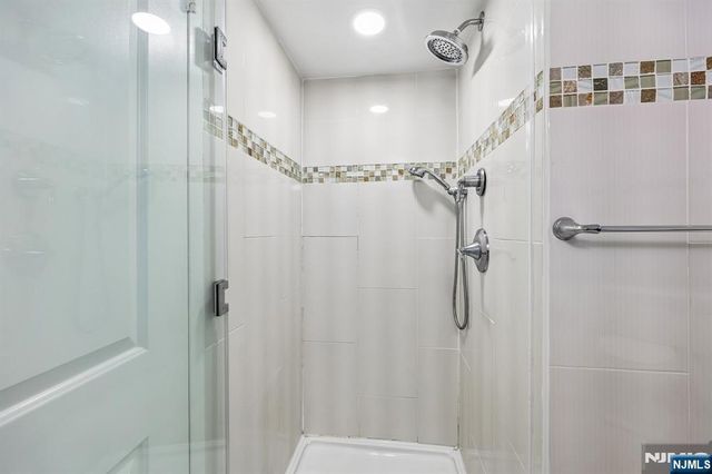 200 Grand Cove Way 2D, Edgewater, NJ 07020