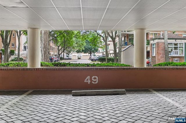 200 Grand Cove Way 2D, Edgewater, NJ 07020