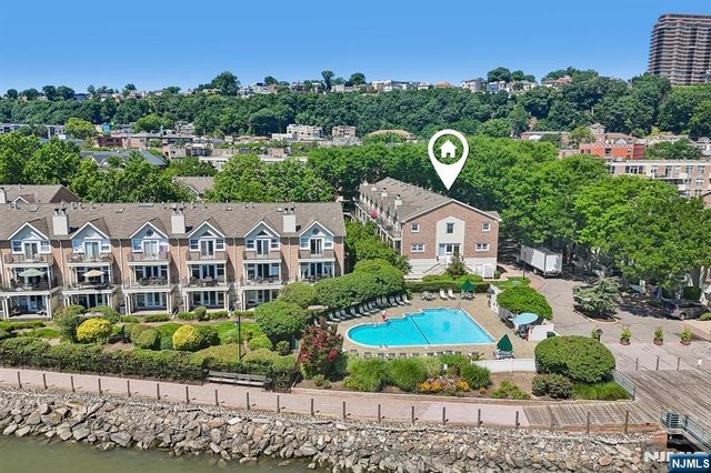 200 Grand Cove Way 2D, Edgewater, NJ 07020