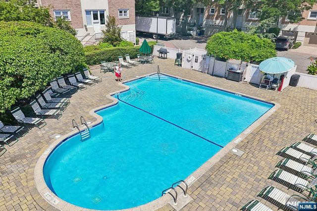 200 Grand Cove Way 2D, Edgewater, NJ 07020