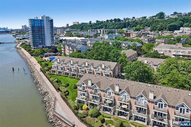 200 Grand Cove Way 2D, Edgewater, NJ 07020