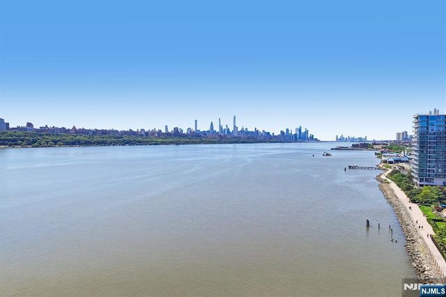 200 Grand Cove Way 2D, Edgewater, NJ 07020