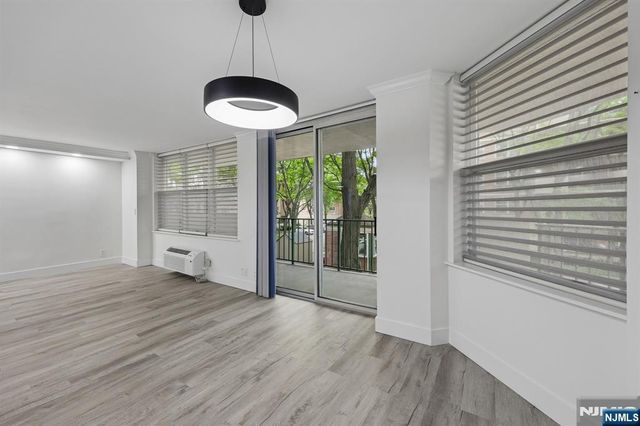 200 Grand Cove Way 2D, Edgewater, NJ 07020