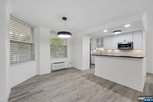 200 Grand Cove Way 2D, Edgewater, NJ 07020