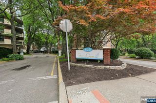 200 Grand Cove Way 2D, Edgewater, NJ 07020
