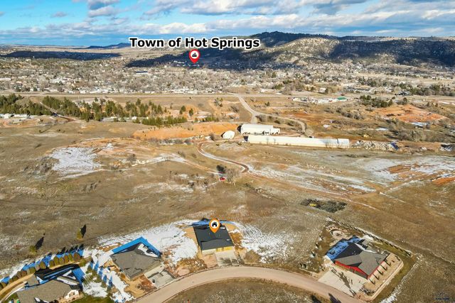 221 MEADOWLARK DR, Hot Springs, SD 57745