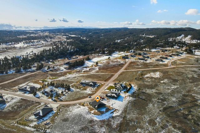 221 MEADOWLARK DR, Hot Springs, SD 57745