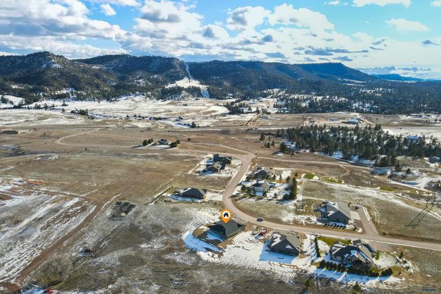 221 MEADOWLARK DR, Hot Springs, SD 57745