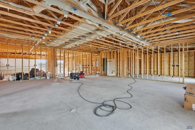 221 MEADOWLARK DR, Hot Springs, SD 57745