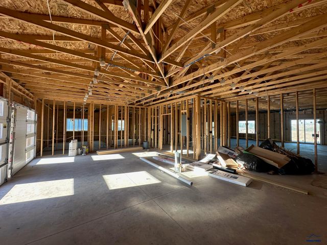 221 MEADOWLARK DR, Hot Springs, SD 57745