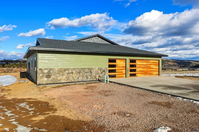 221 MEADOWLARK DR, Hot Springs, SD 57745